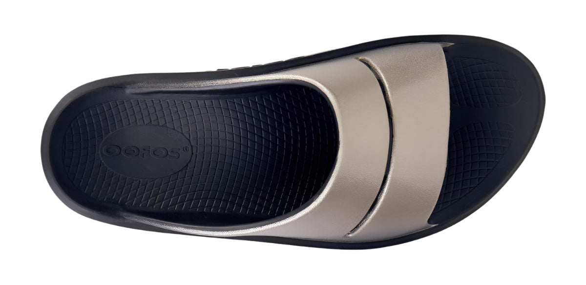 Women's OOFOS OOmega OOahh Luxe Sandal